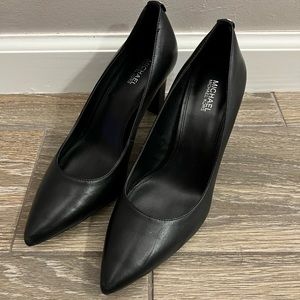 NWOB Michael Kors Womens Dorothy Leather Pointed Toe PUMPS Black Size 6.5